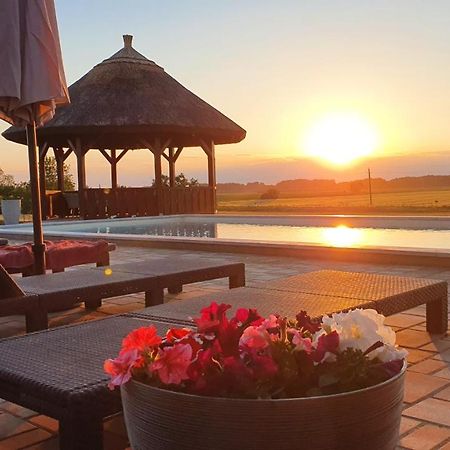 Bed and Breakfast Tisza White House Tiszaszolos Экстерьер фото