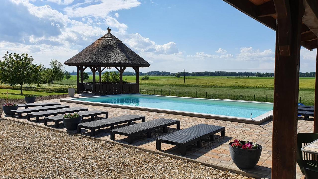 Bed and Breakfast Tisza White House Tiszaszolos Экстерьер фото