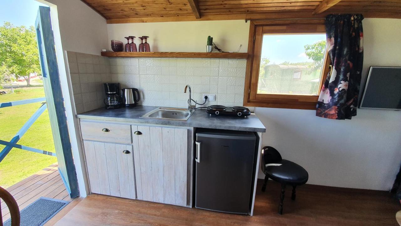 Bed and Breakfast Tisza White House Tiszaszolos Экстерьер фото
