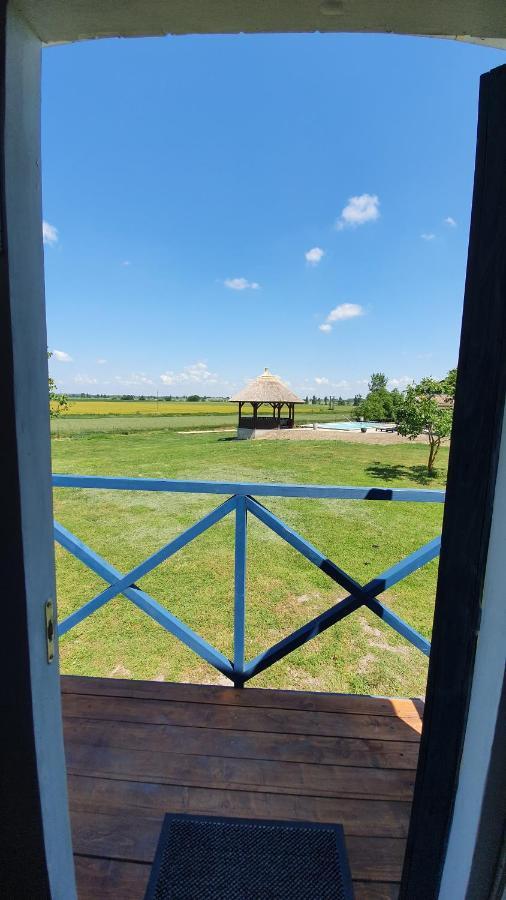 Bed and Breakfast Tisza White House Tiszaszolos Экстерьер фото