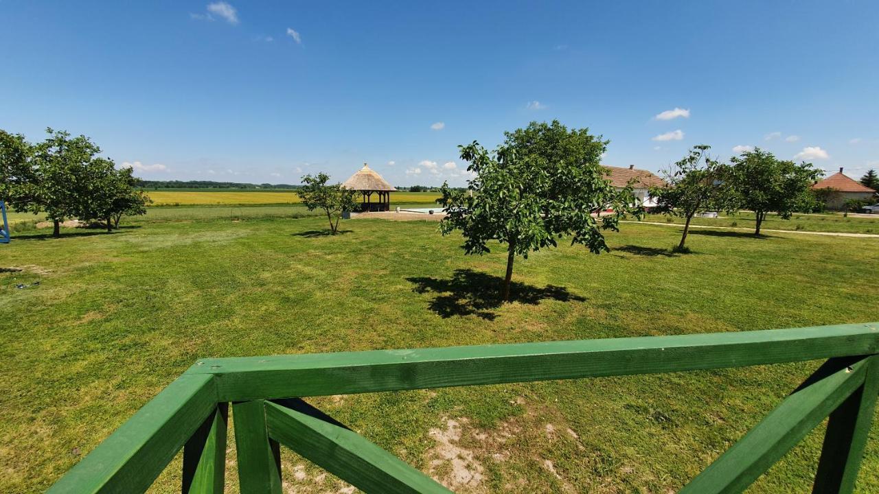 Bed and Breakfast Tisza White House Tiszaszolos Экстерьер фото