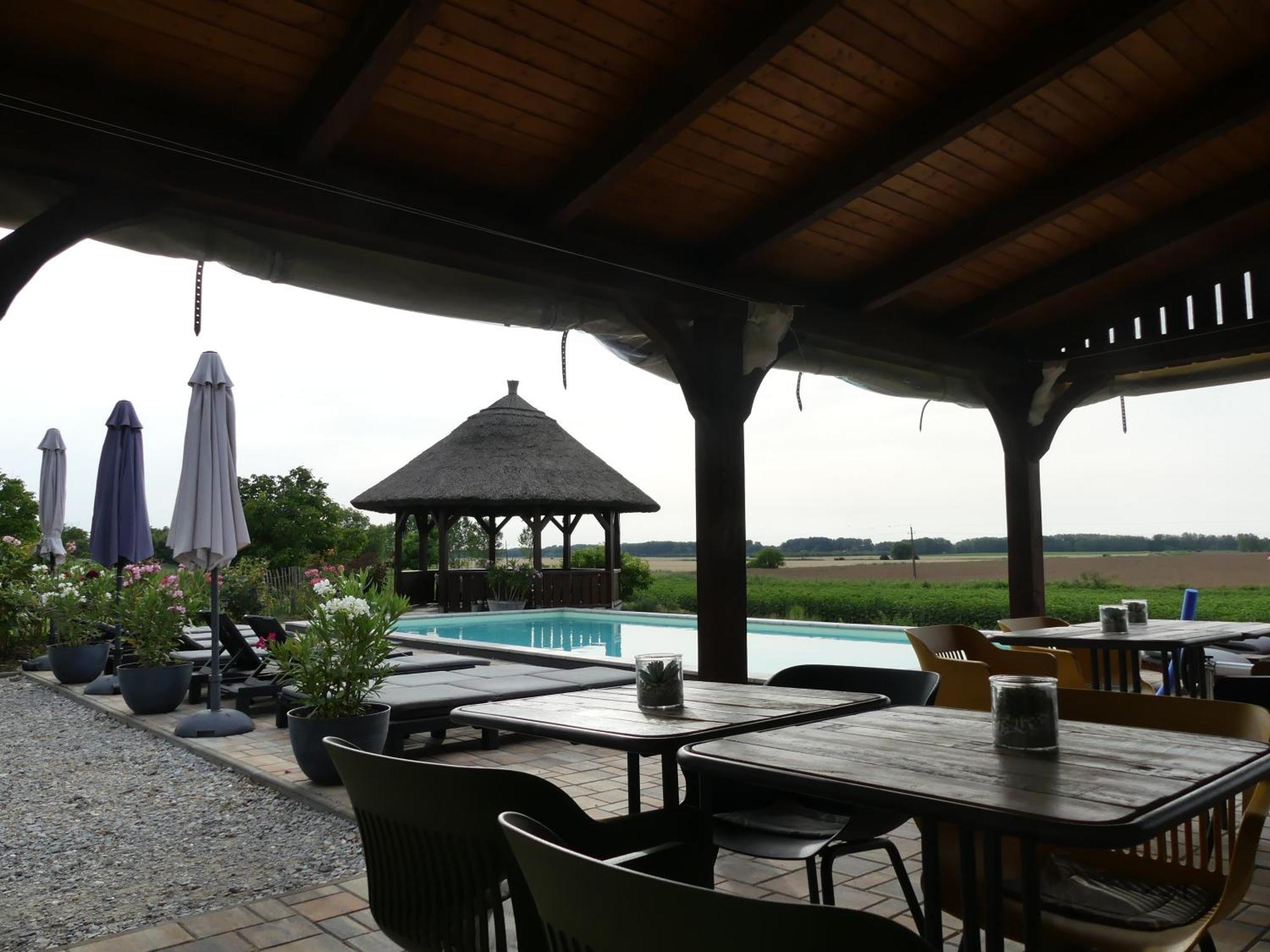 Bed and Breakfast Tisza White House Tiszaszolos Экстерьер фото